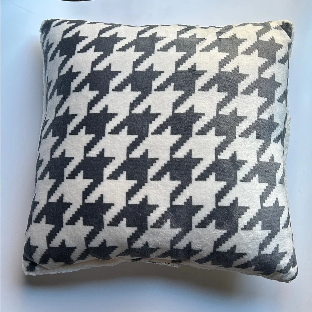 Threshold Houndstooth Printed 18” Square Pillow Faux Shearling Charcoal Gray